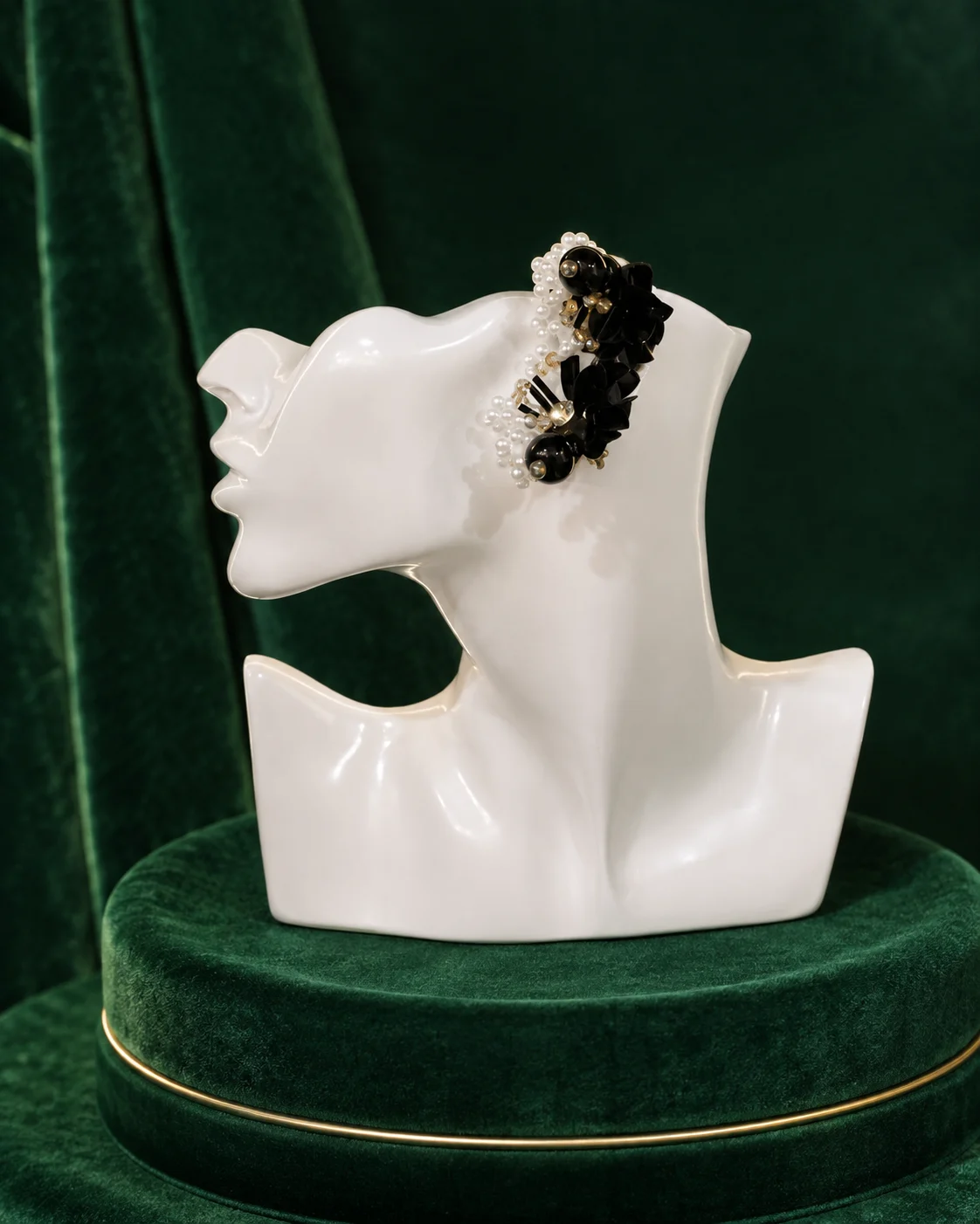 Mona Ear Clip — NO BRAND